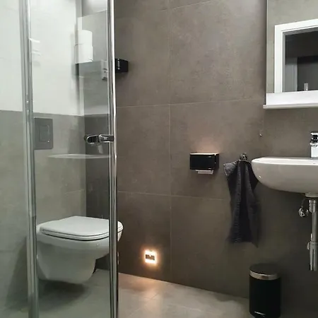 Apartament Dinda Apartman 1 *
