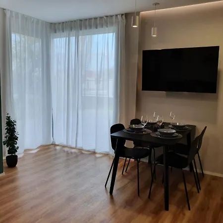 Apartament Dinda Apartman 1 *
